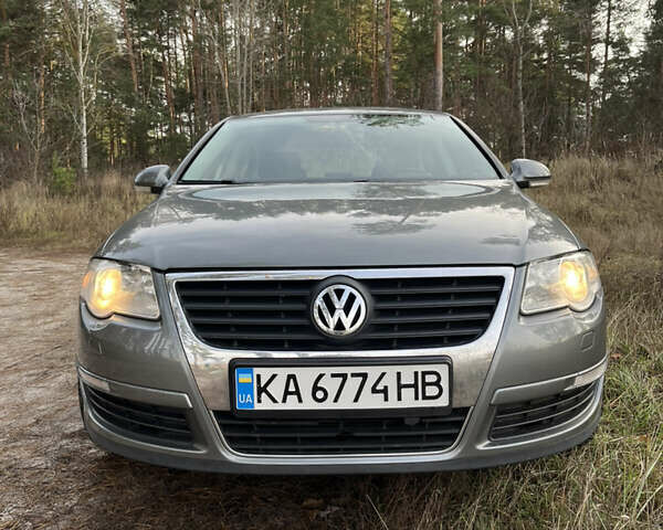 Сірий Фольксваген Пассат, об'ємом двигуна 1.98 л та пробігом 285 тис. км за 7000 $, фото 1 на Automoto.ua