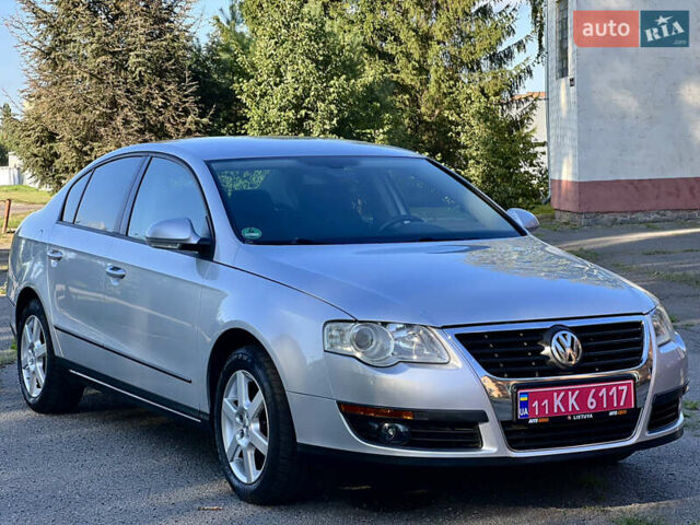 Серый Фольксваген Пассат, объемом двигателя 1.6 л и пробегом 236 тыс. км за 6300 $, фото 4 на Automoto.ua