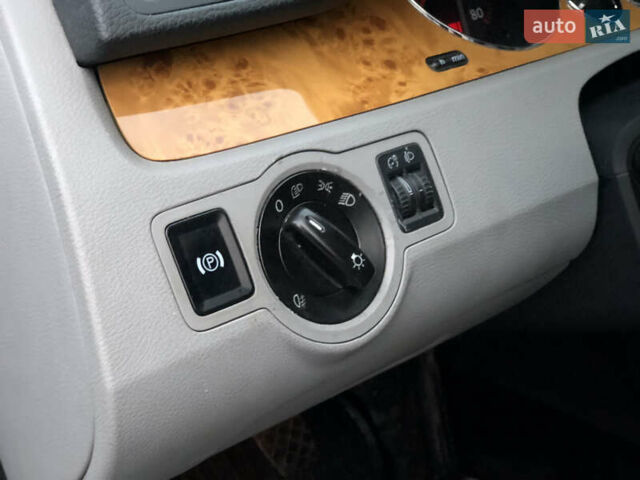 Серый Фольксваген Пассат, объемом двигателя 1.6 л и пробегом 208 тыс. км за 6200 $, фото 42 на Automoto.ua