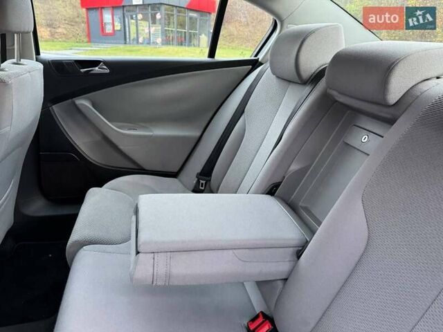 Серый Фольксваген Пассат, объемом двигателя 1.6 л и пробегом 185 тыс. км за 5950 $, фото 35 на Automoto.ua