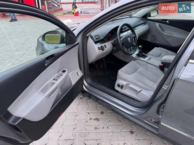 Серый Фольксваген Пассат, объемом двигателя 1.6 л и пробегом 185 тыс. км за 5950 $, фото 21 на Automoto.ua