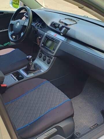 Серый Фольксваген Пассат, объемом двигателя 1.97 л и пробегом 250 тыс. км за 5500 $, фото 5 на Automoto.ua