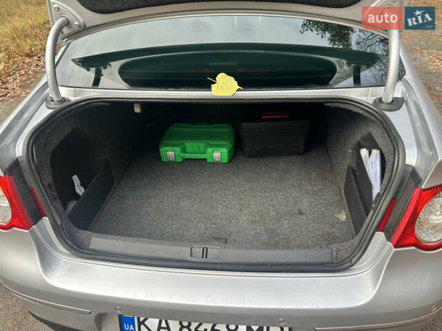 Серый Фольксваген Пассат, объемом двигателя 1.98 л и пробегом 302 тыс. км за 6000 $, фото 12 на Automoto.ua