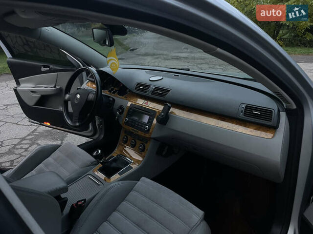 Сірий Фольксваген Пассат, об'ємом двигуна 1.6 л та пробігом 209 тис. км за 6299 $, фото 13 на Automoto.ua