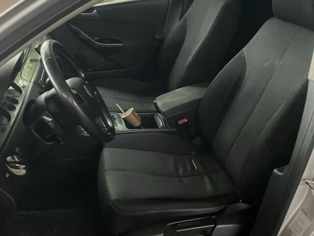 Сірий Фольксваген Пассат, об'ємом двигуна 2 л та пробігом 400 тис. км за 2350 $, фото 5 на Automoto.ua