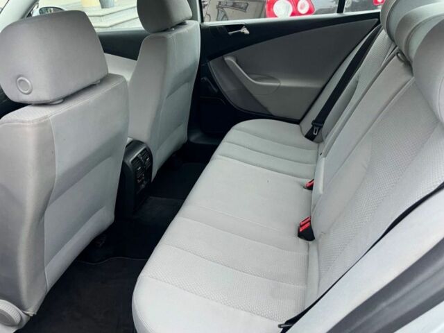 Серый Фольксваген Пассат, объемом двигателя 2 л и пробегом 299 тыс. км за 2200 $, фото 6 на Automoto.ua