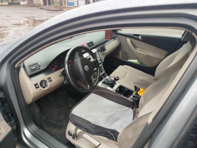 Серый Фольксваген Пассат, объемом двигателя 2 л и пробегом 401 тыс. км за 3500 $, фото 7 на Automoto.ua