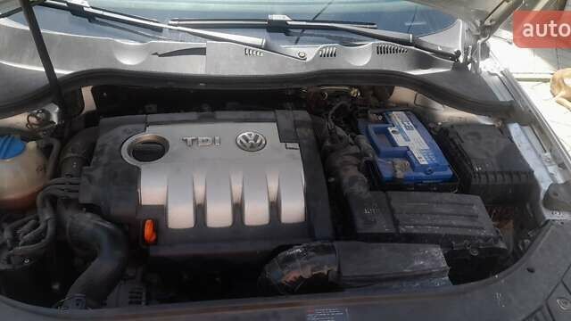 Сірий Фольксваген Пассат, об'ємом двигуна 2 л та пробігом 285 тис. км за 6150 $, фото 2 на Automoto.ua