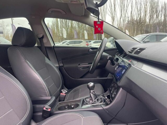 Серый Фольксваген Пассат, объемом двигателя 1.6 л и пробегом 236 тыс. км за 6400 $, фото 15 на Automoto.ua