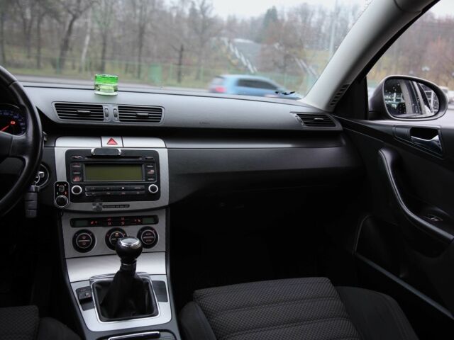 Сірий Фольксваген Пассат, об'ємом двигуна 2 л та пробігом 307 тис. км за 5800 $, фото 12 на Automoto.ua