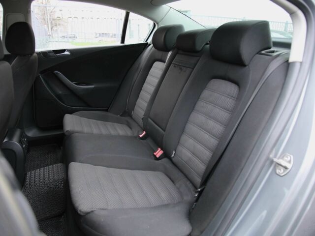 Сірий Фольксваген Пассат, об'ємом двигуна 2 л та пробігом 307 тис. км за 5800 $, фото 7 на Automoto.ua