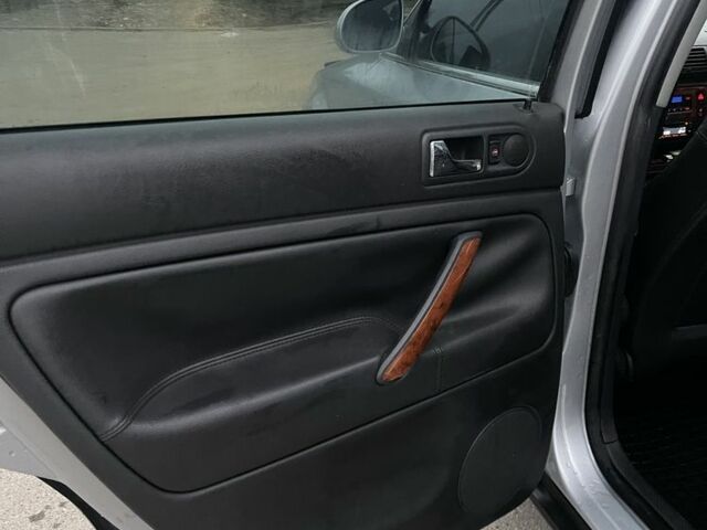 Серый Фольксваген Пассат, объемом двигателя 1.8 л и пробегом 218 тыс. км за 4000 $, фото 13 на Automoto.ua