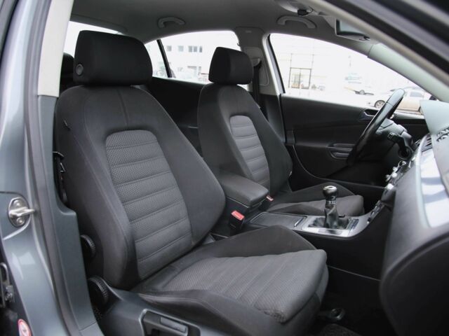 Сірий Фольксваген Пассат, об'ємом двигуна 2 л та пробігом 307 тис. км за 5800 $, фото 9 на Automoto.ua