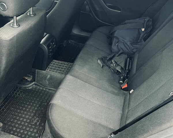 Серый Фольксваген Пассат, объемом двигателя 1.6 л и пробегом 267 тыс. км за 5000 $, фото 11 на Automoto.ua