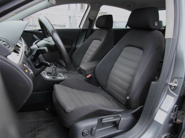 Сірий Фольксваген Пассат, об'ємом двигуна 2 л та пробігом 307 тис. км за 5800 $, фото 6 на Automoto.ua