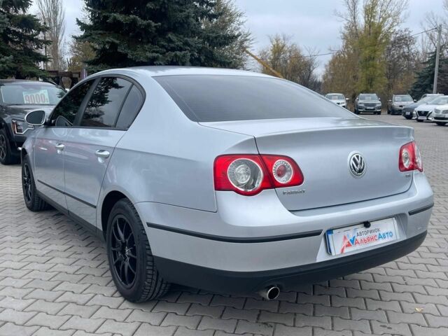 Серый Фольксваген Пассат, объемом двигателя 1.6 л и пробегом 236 тыс. км за 6400 $, фото 4 на Automoto.ua