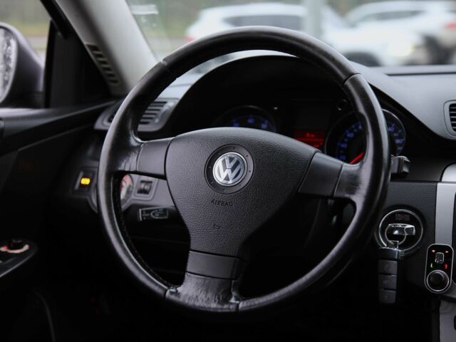 Сірий Фольксваген Пассат, об'ємом двигуна 2 л та пробігом 307 тис. км за 5800 $, фото 13 на Automoto.ua