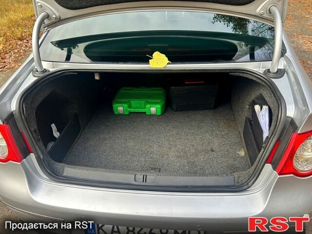 Сірий Фольксваген Пассат, об'ємом двигуна 2 л та пробігом 302 тис. км за 6000 $, фото 11 на Automoto.ua