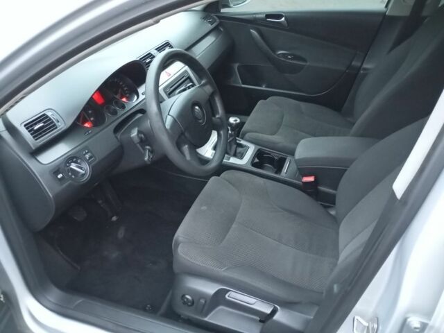 Сірий Фольксваген Пассат, об'ємом двигуна 1.6 л та пробігом 396 тис. км за 3900 $, фото 8 на Automoto.ua