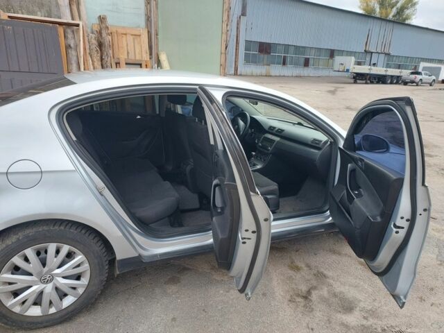 Серый Фольксваген Пассат, объемом двигателя 2 л и пробегом 275 тыс. км за 5200 $, фото 6 на Automoto.ua