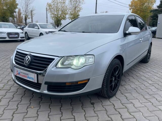 Серый Фольксваген Пассат, объемом двигателя 1.6 л и пробегом 236 тыс. км за 6400 $, фото 2 на Automoto.ua