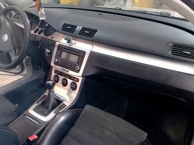 Серый Фольксваген Пассат, объемом двигателя 2 л и пробегом 270 тыс. км за 4700 $, фото 3 на Automoto.ua