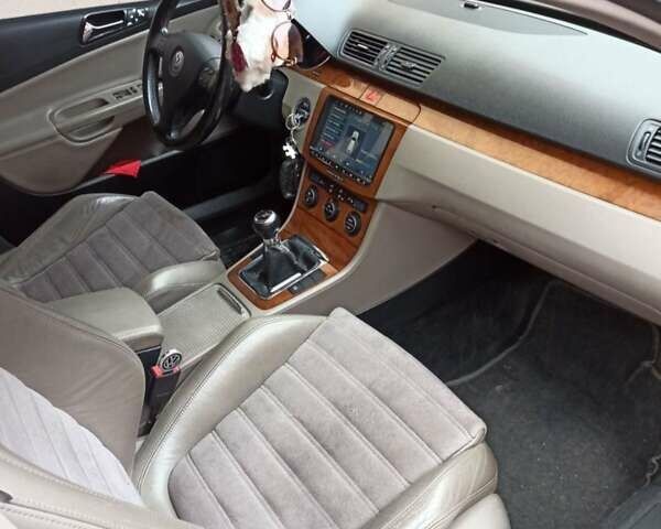 Сірий Фольксваген Пассат, об'ємом двигуна 2 л та пробігом 231 тис. км за 6650 $, фото 1 на Automoto.ua