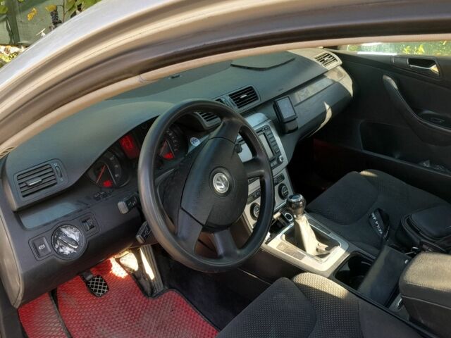 Серый Фольксваген Пассат, объемом двигателя 1.6 л и пробегом 280 тыс. км за 4000 $, фото 5 на Automoto.ua