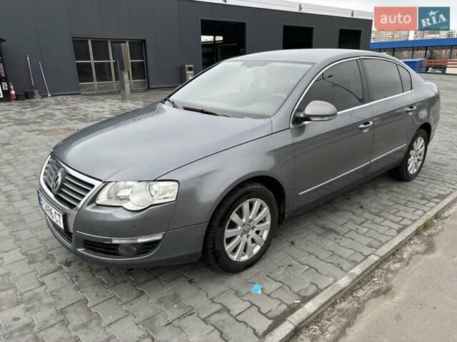 Серый Фольксваген Пассат, объемом двигателя 2 л и пробегом 287 тыс. км за 6000 $, фото 2 на Automoto.ua