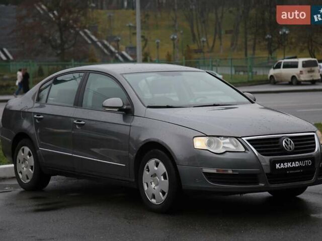 Серый Фольксваген Пассат, объемом двигателя 1.98 л и пробегом 307 тыс. км за 5800 $, фото 2 на Automoto.ua