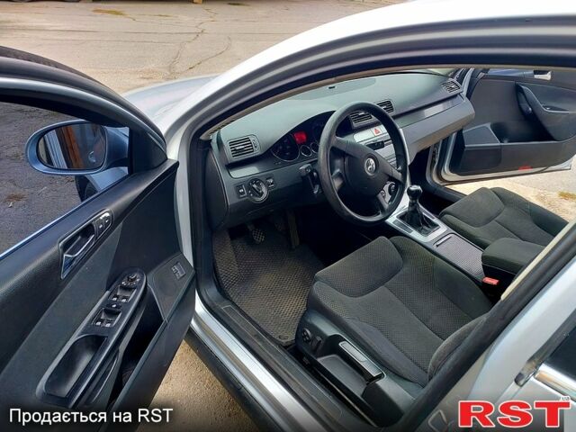 Серый Фольксваген Пассат, объемом двигателя 2 л и пробегом 280 тыс. км за 5300 $, фото 9 на Automoto.ua