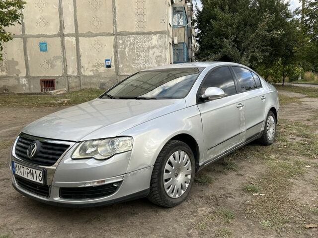 Серый Фольксваген Пассат, объемом двигателя 1.9 л и пробегом 259 тыс. км за 2425 $, фото 5 на Automoto.ua