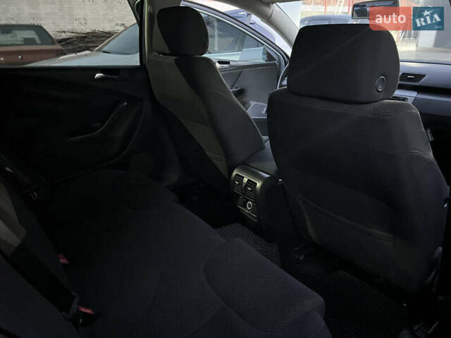 Серый Фольксваген Пассат, объемом двигателя 2 л и пробегом 240 тыс. км за 6800 $, фото 21 на Automoto.ua