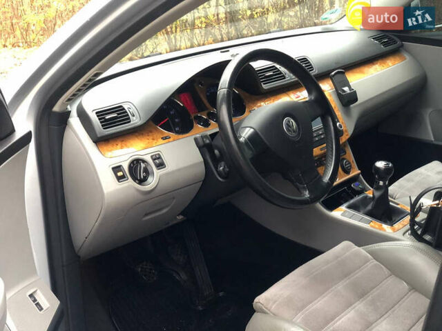 Сірий Фольксваген Пассат, об'ємом двигуна 1.6 л та пробігом 209 тис. км за 6299 $, фото 28 на Automoto.ua