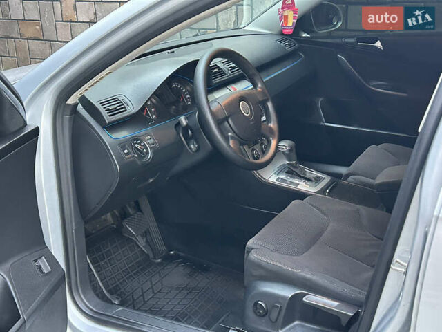 Сірий Фольксваген Пассат, об'ємом двигуна 2 л та пробігом 251 тис. км за 4999 $, фото 21 на Automoto.ua