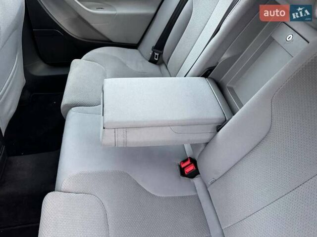 Серый Фольксваген Пассат, объемом двигателя 1.6 л и пробегом 185 тыс. км за 5950 $, фото 31 на Automoto.ua