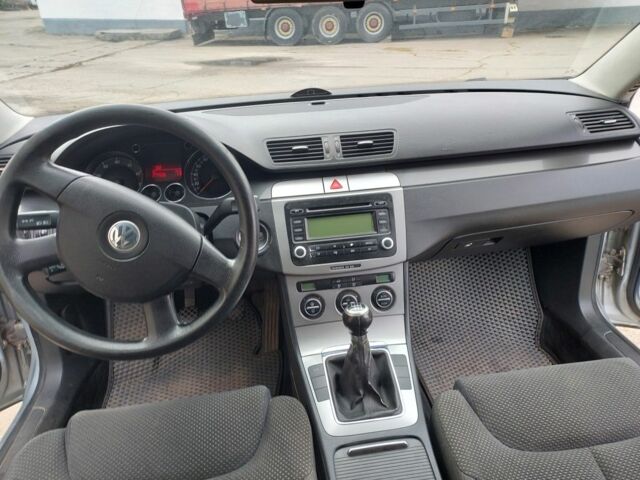 Серый Фольксваген Пассат, объемом двигателя 2 л и пробегом 275 тыс. км за 5200 $, фото 7 на Automoto.ua