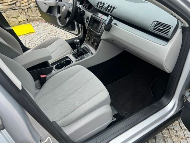 Серый Фольксваген Пассат, объемом двигателя 2 л и пробегом 299 тыс. км за 2200 $, фото 7 на Automoto.ua