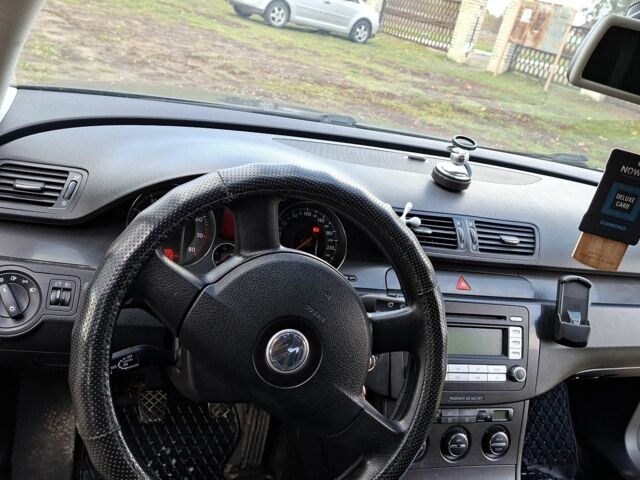 Серый Фольксваген Пассат, объемом двигателя 1.6 л и пробегом 256 тыс. км за 5300 $, фото 7 на Automoto.ua