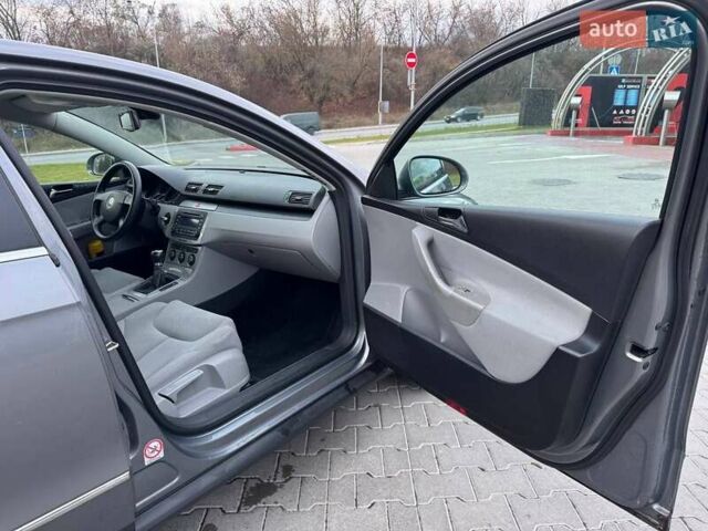 Серый Фольксваген Пассат, объемом двигателя 1.6 л и пробегом 185 тыс. км за 5950 $, фото 22 на Automoto.ua