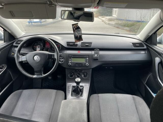 Сірий Фольксваген Пассат, об'ємом двигуна 2 л та пробігом 400 тис. км за 2250 $, фото 12 на Automoto.ua