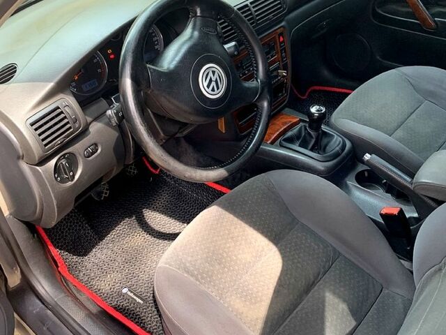 Сірий Фольксваген Пассат, об'ємом двигуна 2 л та пробігом 294 тис. км за 5300 $, фото 3 на Automoto.ua