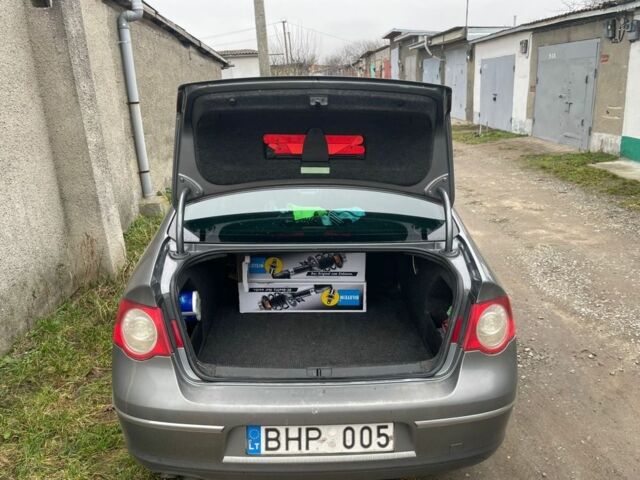 Сірий Фольксваген Пассат, об'ємом двигуна 2 л та пробігом 500 тис. км за 2400 $, фото 6 на Automoto.ua