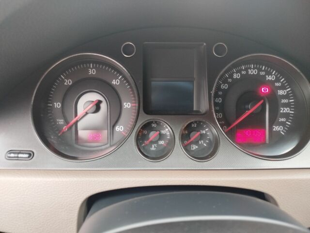 Серый Фольксваген Пассат, объемом двигателя 2 л и пробегом 401 тыс. км за 3500 $, фото 9 на Automoto.ua