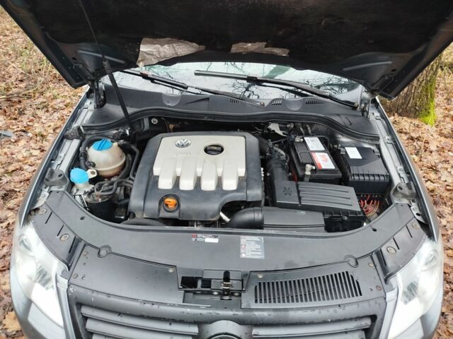 Серый Фольксваген Пассат, объемом двигателя 2 л и пробегом 401 тыс. км за 3500 $, фото 5 на Automoto.ua