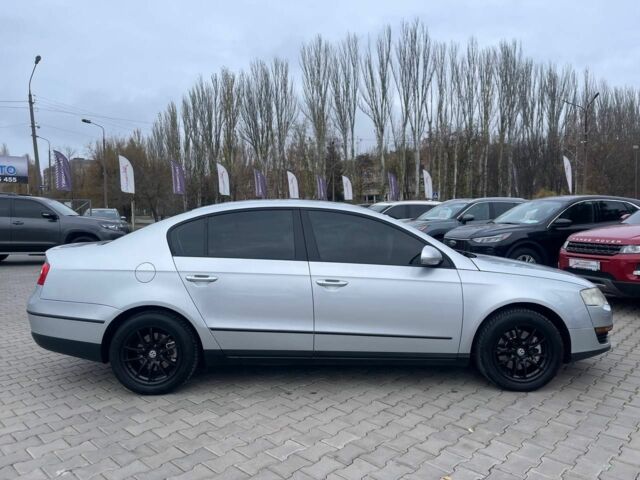 Серый Фольксваген Пассат, объемом двигателя 1.6 л и пробегом 236 тыс. км за 6400 $, фото 7 на Automoto.ua