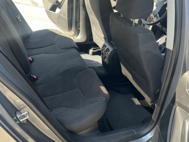 Фольксваген Пассат 2006 в Харькове на Automoto.ua Серый Фольксваген Пассат, объемом двигателя 2 л и пробегом 343 тыс. км за 6700 $, фото 4 на Automoto.ua