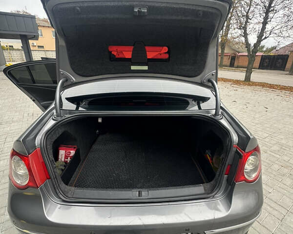 Серый Фольксваген Пассат, объемом двигателя 1.97 л и пробегом 436 тыс. км за 6000 $, фото 20 на Automoto.ua