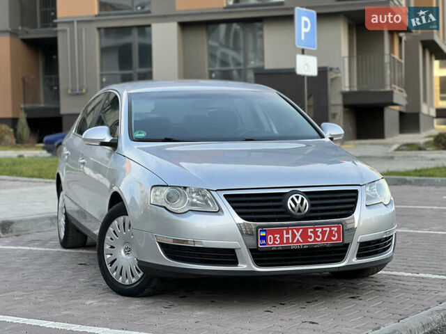 Серый Фольксваген Пассат, объемом двигателя 1.6 л и пробегом 227 тыс. км за 5599 $, фото 5 на Automoto.ua