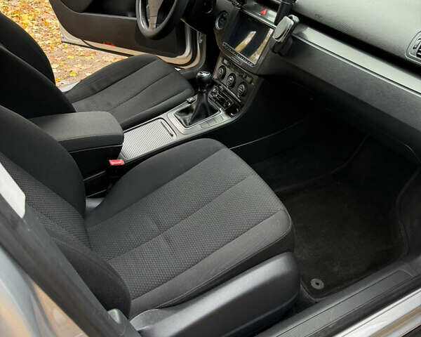 Серый Фольксваген Пассат, объемом двигателя 1.6 л и пробегом 264 тыс. км за 5900 $, фото 12 на Automoto.ua